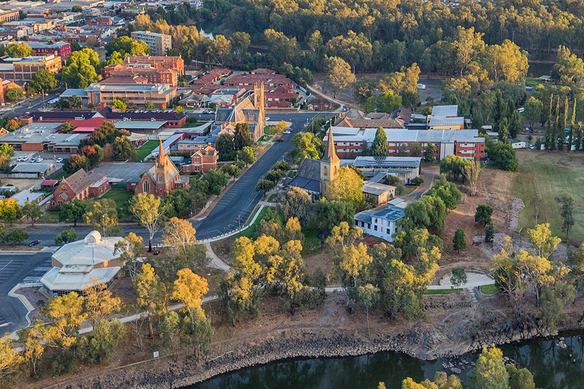 Aerials overlooking the city of Wagga Wagga and the Murrumbidgee River. Credit: Destination NSW