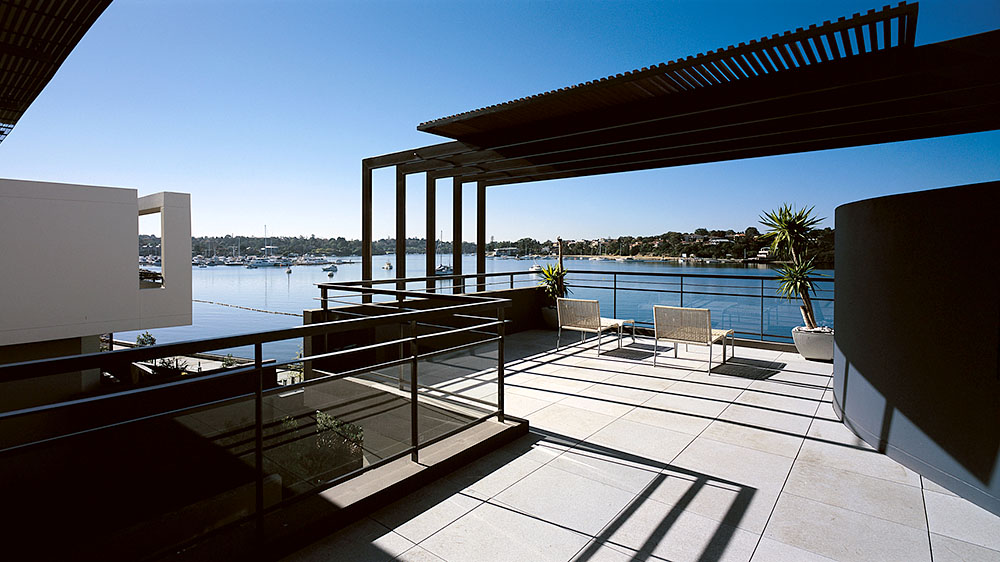 The Cabarita Waterfront Houses are sited along the curving promenade skirting Hen and Chicken Bay. Credit: Rowan Turner. Source: Eeles Trelease Architects