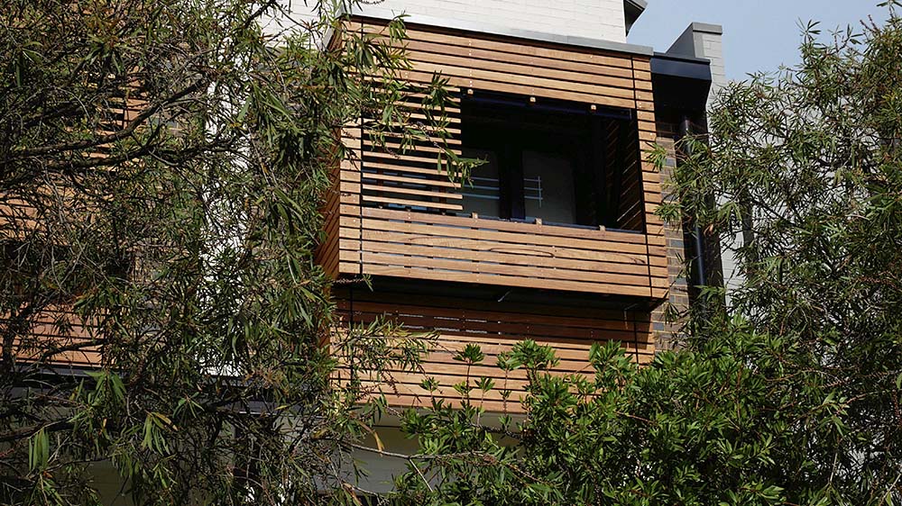 Inkmakers Place consists of 9 terrace houses in a garden setting. Inspiration from antiquity and the Middle East has created a green oasis within an inner suburb of Sydney. Credit: Victor Young, Architect. Source: Jensen Young Pty Ltd Architects.