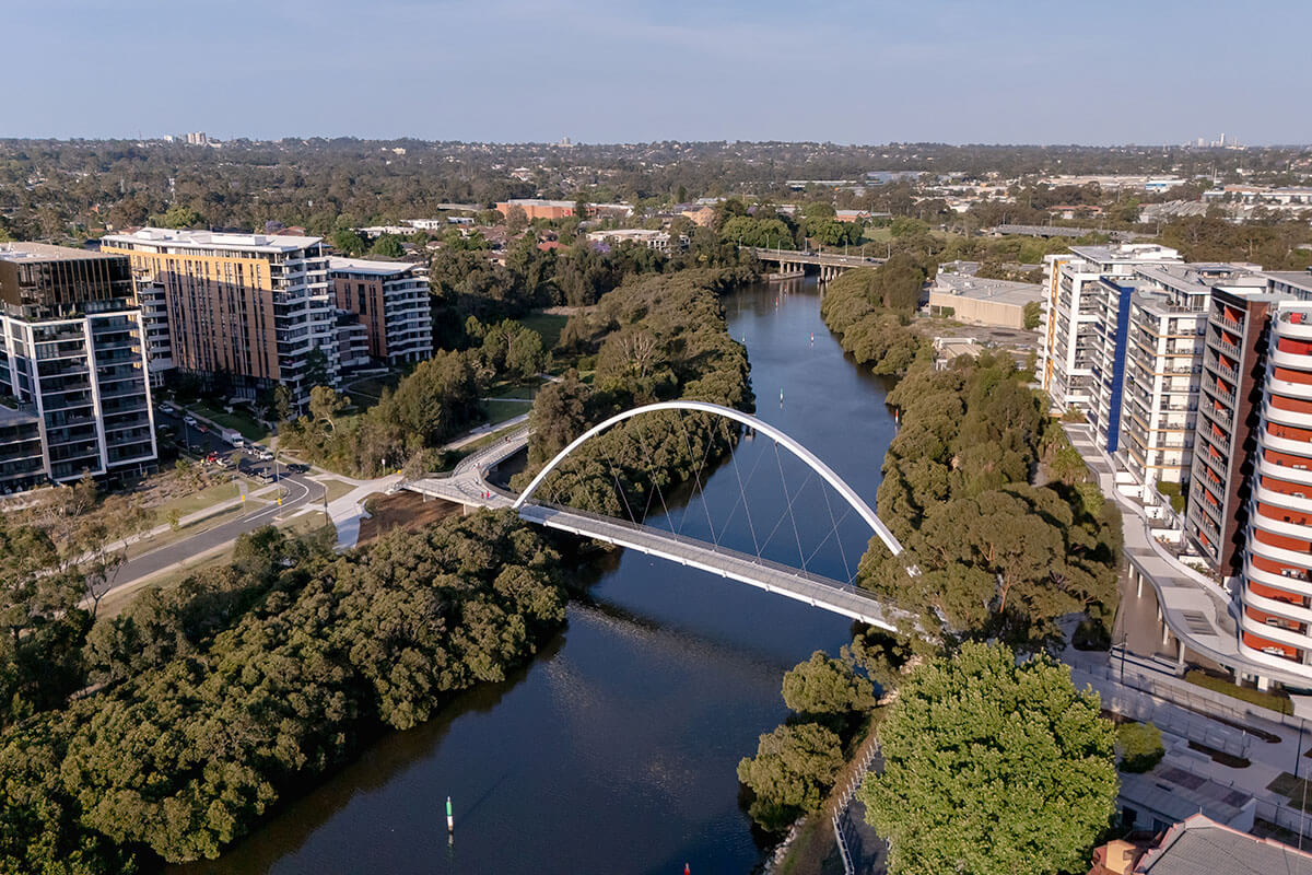 Alfred Street Bridge, Parramatta. Developed by City of Parramatta Council. Lead Design & Engineering by Bonacci Infrastructure. Architecture by Archipelago. Landscape Design by Lat Studios. Constructed by Abergeldie. Credit: The Guthrie Project